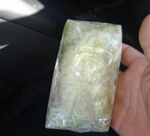 The person carrying 200 gr. of opium was arrested.