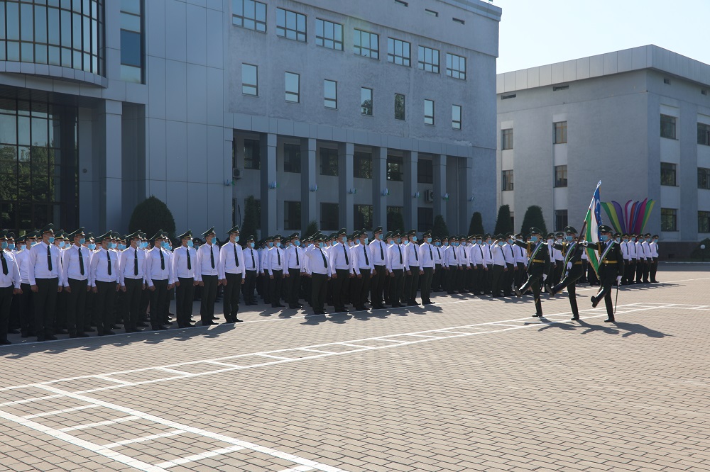 Давлат божхона қўмитасининг Божхона институти битирувчиларига дипломлар топшириш ва тантанали кузатиш тадбири бўлиб ўтди