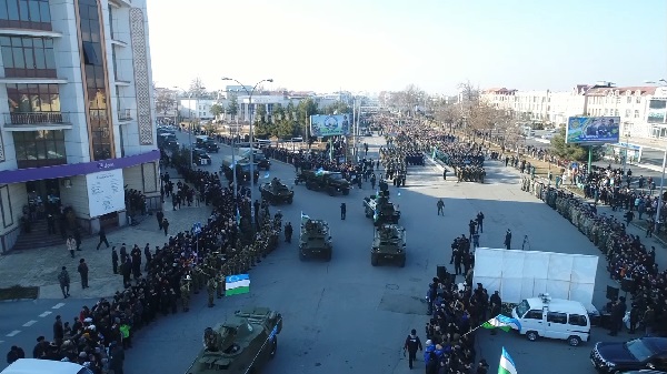 Андижондаги Ватан ҳимоячилари кунига бағишланган ҳарбий парадда божхоначилар ҳам иштирок этишди