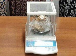 Customs officers have stopped smuggling of more than 1 kg of jewelry